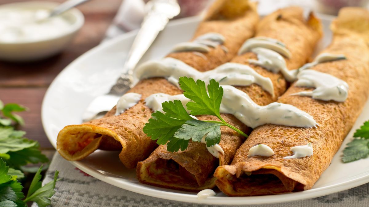 Naleśniki z mięsem i warzywami mogą smakować jak grecka moussaka