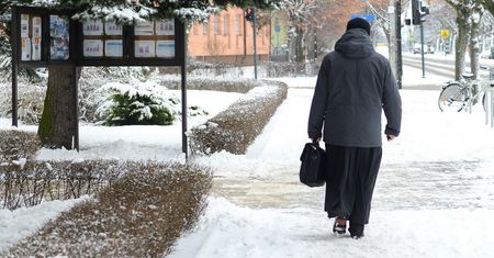 Tyle Polacy dadzą w tym roku księdzu podczas kolędy. Jedna kwota dominuje