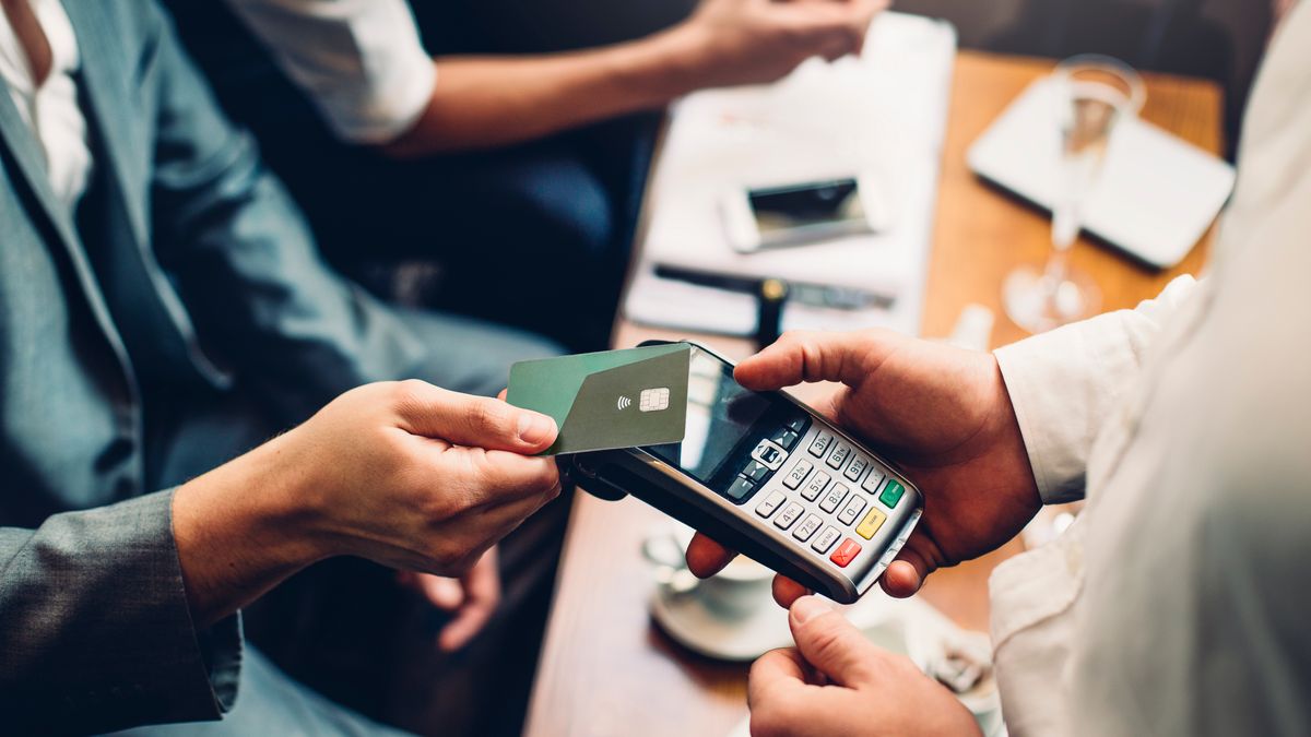 Rośnie liczba oszustw kartami płatniczymi