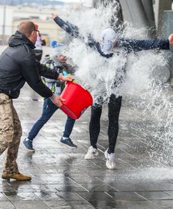 Lanie wodą w śmingus-dyngus. Można dostać mandat rzędu nawet 500 zł