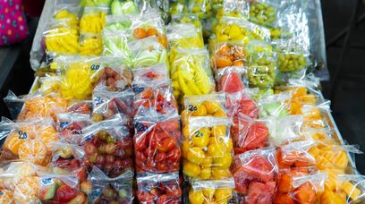 Zakażą sprzedaży owoców i warzyw w plastiku. Jeszcze w 2024 r.