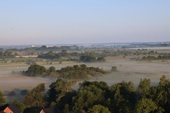 Tylko 6 st. C w nocy. Lokalnie przejdą burze