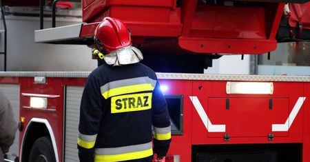 Horror w gminie Zagnańsk. Podpalił własny dom. Poważne poparzenia ojca, córki i dziecka