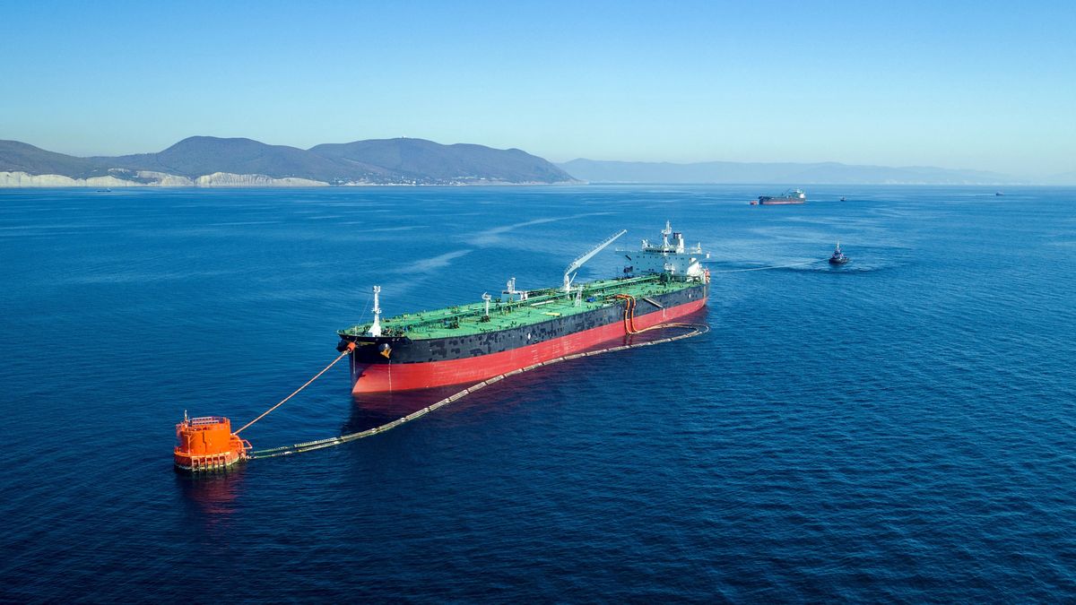 Zdecydowali o historycznym uwolnieniu ropy z rezerw. Mówią, kiedy trafi na rynki