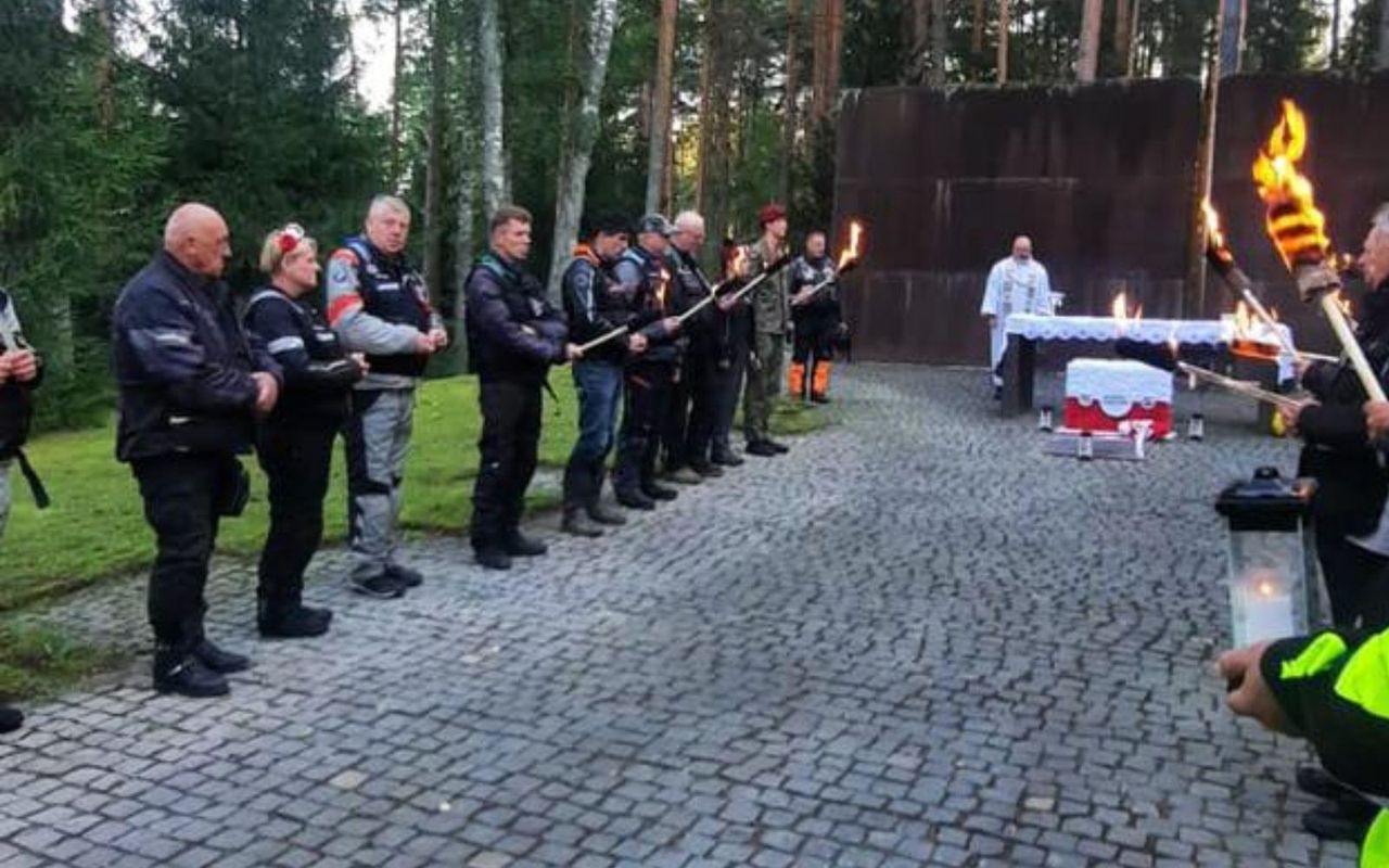 Tak potraktowano Polaków. Oddawali hołd zamordowanym w Rosji