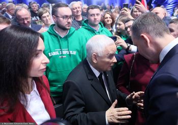 Sondaż: Nawrocki niezależny? Polacy mają wątpliwości