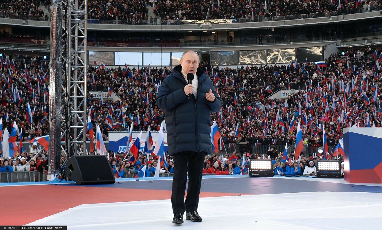 Na zdjęciu: Putin podczas propagandowego wystąpienia na stadionie Łużniki w Moskwie 