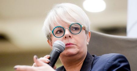 Karolina Korwin-Piotrowska o zdjęciu prezydenta Andrzeja Dudy. "Twój wirus jest lepszy niż mój?"