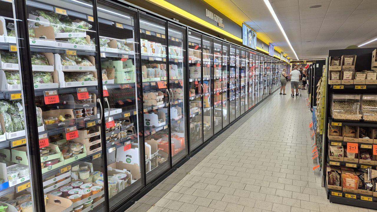 Łódź: Biedronka wydłuża godziny otwarcia supermarketów. To z powodu długiego weekendu i zamknięcia sklepów 15 sierpnia