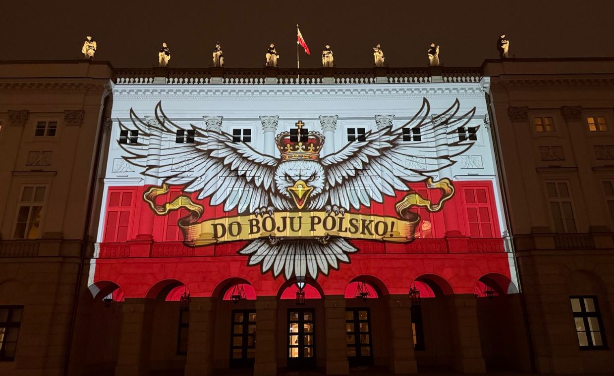 "Zakazana oprawa" z meczu kadry znalazła się na Pałacu Prezydenckim