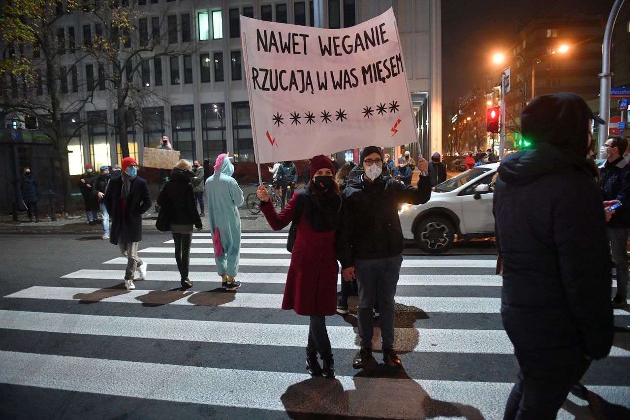 Strajk kobiet. Wrocław. "Gońcie się! Za Warszawę!" Kolejny protest na ulicach