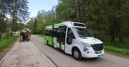 Koniec gehenny koni nad Morskim Okiem? Ruszymy testy elektrycznego busa
