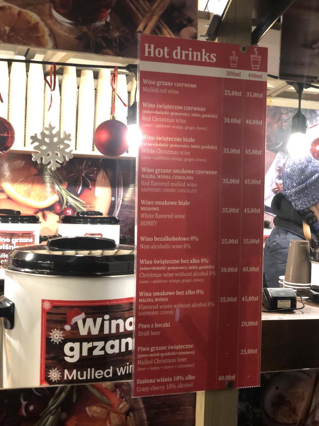 Za grzańca na targu bożonarodzeniowym w Krakowie zapłacimy 40 zł