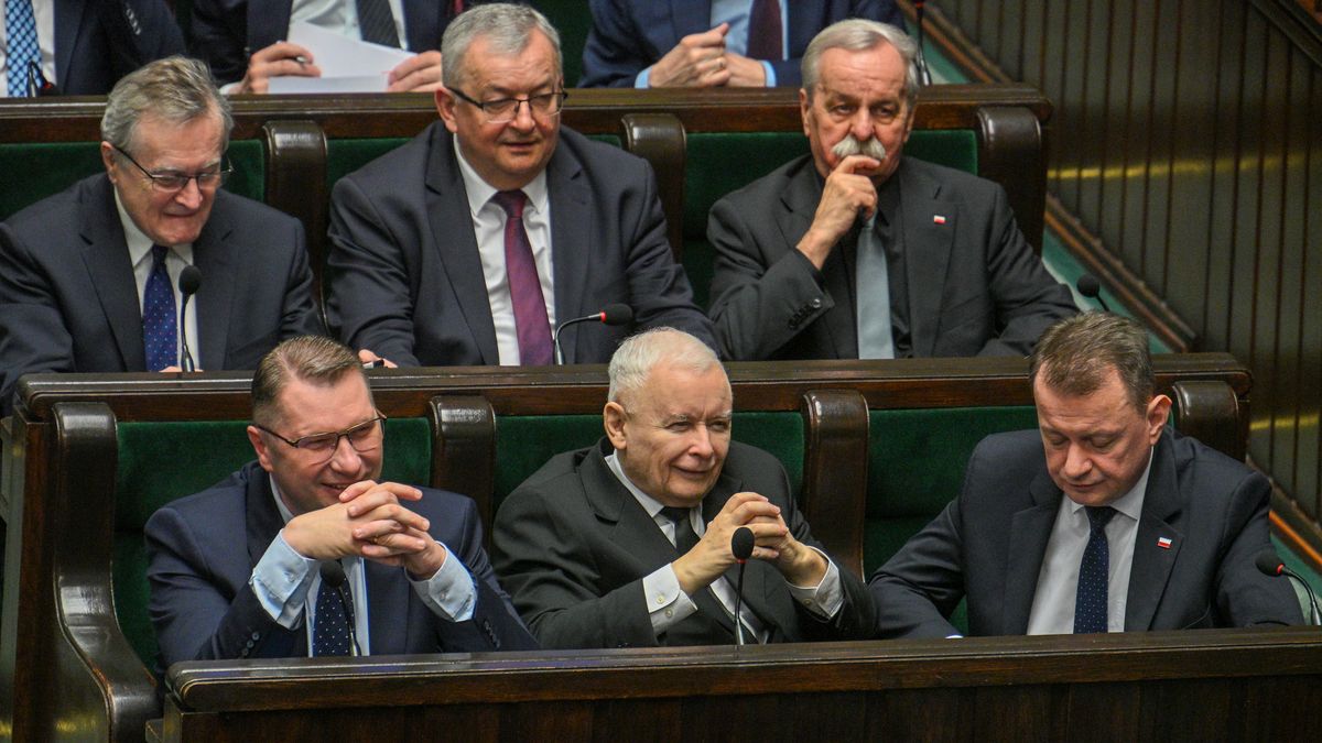 Przemysław Czarnek obok Jarosława Kaczyńskiego