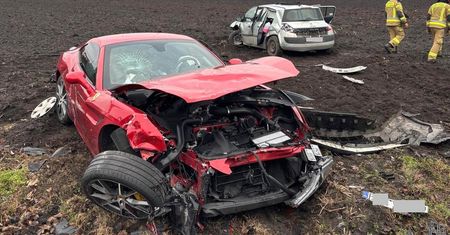 19-latek wymusił pierwszeństwo. Z ferrari prawie nic nie zostało