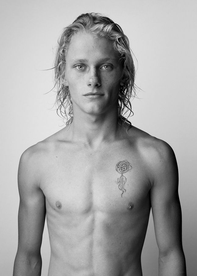 Fotografem roku 2015 według Neutral Density został Sandro Baebler ze Szwajcarii, który zaprezentował cykl pięciu portretów surferów – jest to fragment szerszego materiału.