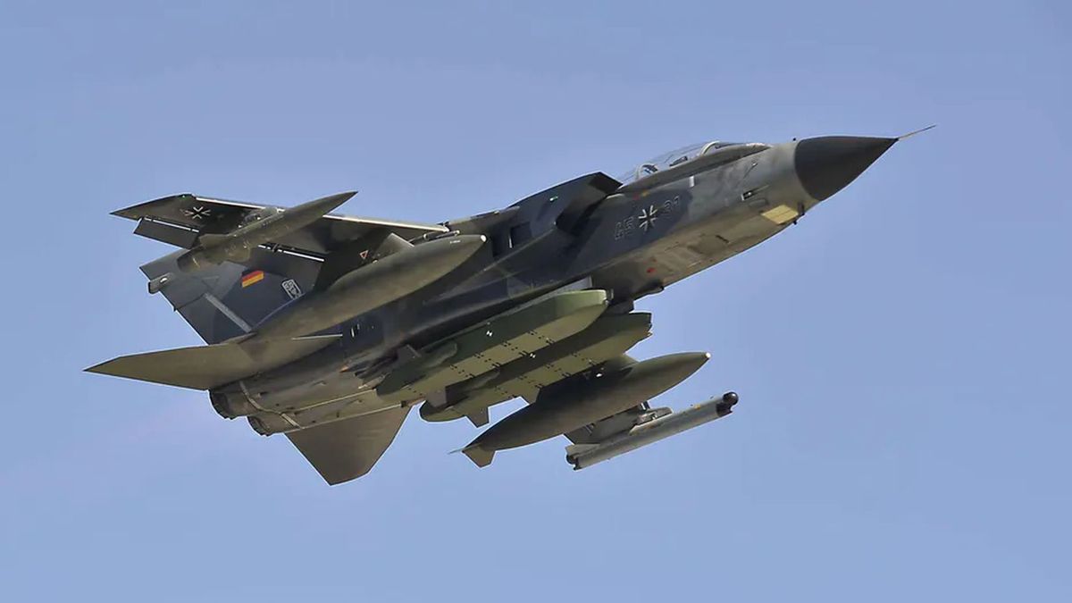 Panavia Tornado IDS z pociskami Taurus - zdjęcie poglądowe