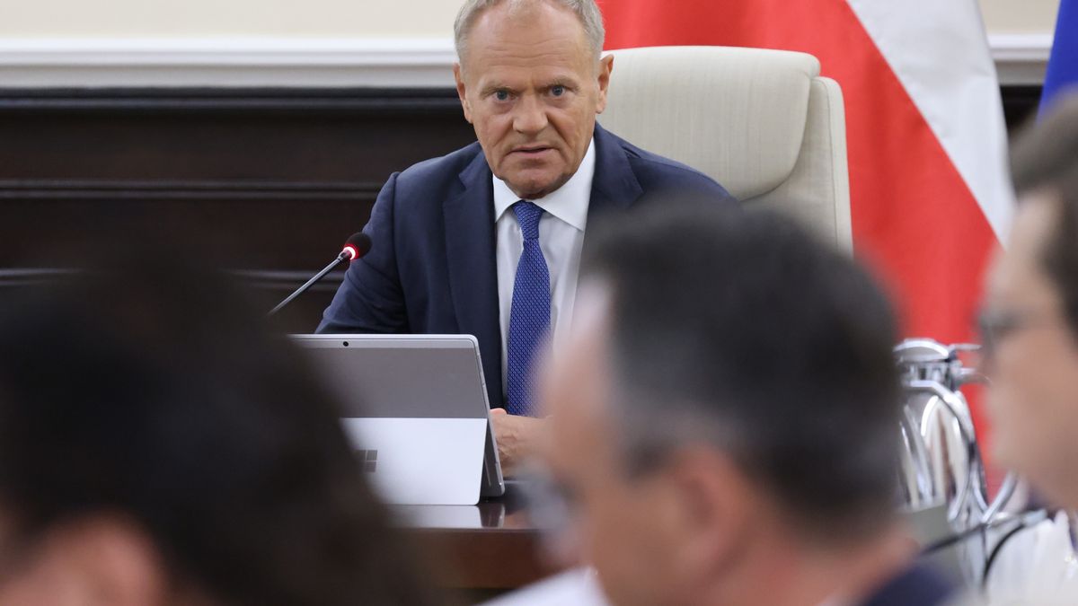 Donald Tusk
Warszawa, 21.08.2026. Premier Donald Tusk na roboczym posiedzeniu rządu w KPRM w Warszawie, 21 bm. Posiedzenie rządu dotyczy przyszłorocznego budżetu państwa. (sko) PAP/Albert Zawada
Albert Zawada
kancelaria, kancelaria prezesa rady mistrzów, KPRM, obrady, polityk, polityk polityka, polityka, posiedzenie, prezes rady ministrów, rada ministrów, rady ministrów, rząd, rząd Tuska, rządu, szef rządu