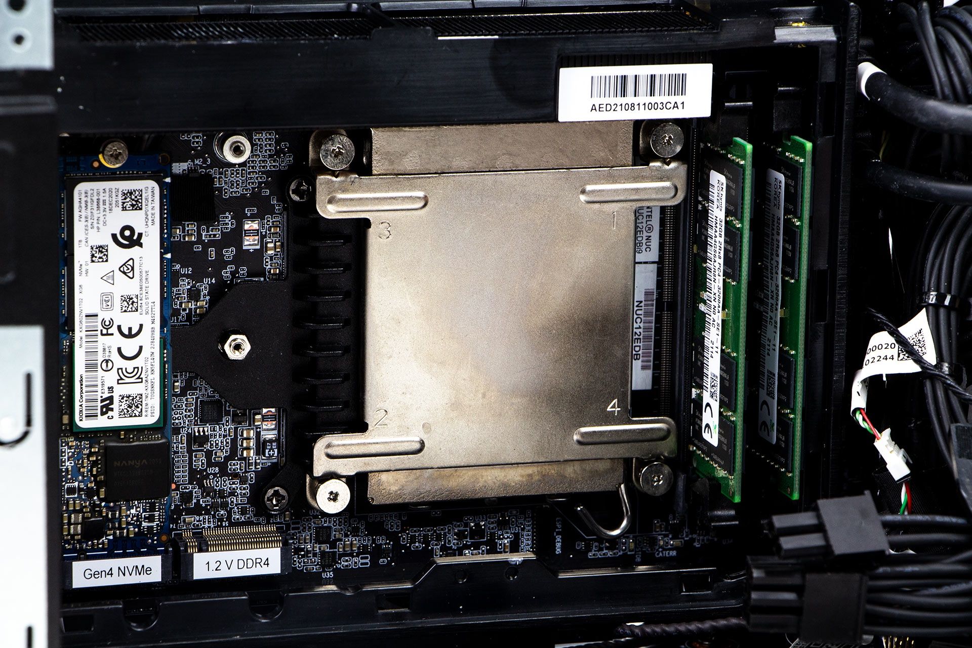 Intel NUC Extreme 12th - zainstalowany RAM i dysk