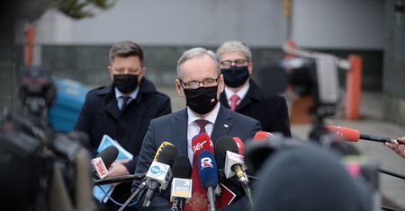 COVID-19. Wszyscy zapłacimy za skutki uboczne szczepionki. Dorzucą się koncerny farmaceutyczne? Sprawdzamy