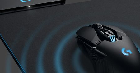To, co najlepsze w myszce przewodowej i bezprzewodowej - Logitech G Powerplay