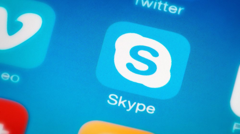Aplikacja Skype na smartfonie z depositphotos