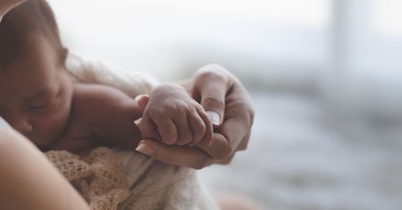 Urodziła dwoje dzieci jednego roku. Nie są to bliźnięta