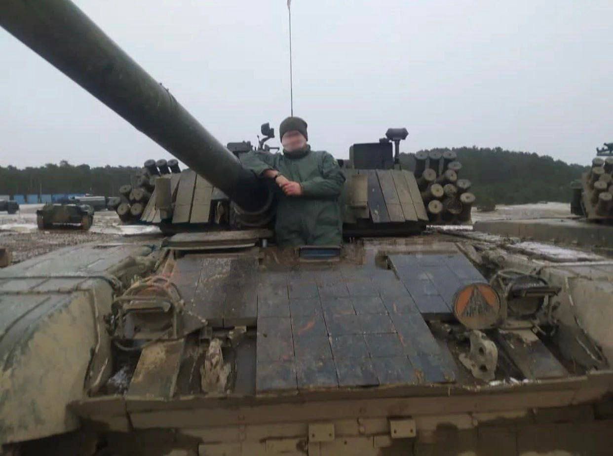 Ukraiński pancerniak w PT-91 na szkoleniu.