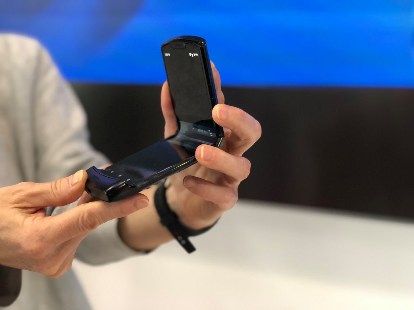 Motorola razr oficjalnie. Widzieliśmy nową klapkę ze składanym ekranem 9