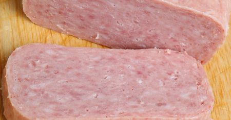 Produkty z czarnej listy. Szkodzą jak papierosy, przyspieszają rozwój komórek rakowych