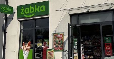 Żabka nie żartuje. Druga czekolada za 1 zł