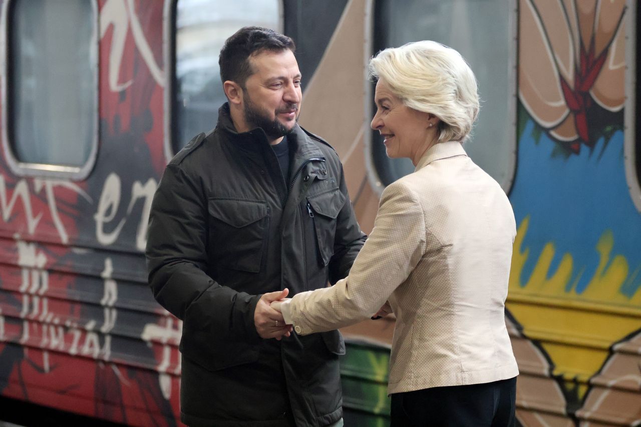 The EU extends the free trade agreement with Ukraine. The photo shows the President of Ukraine, Volodymyr Zelensky, and the President of the European Commission, Ursula von der Leyen.