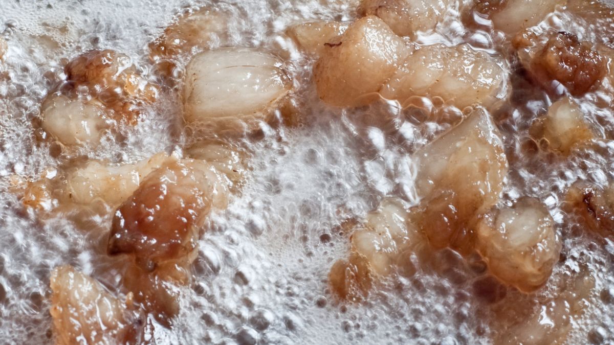 Jak zrobić chrupiące skwarki?