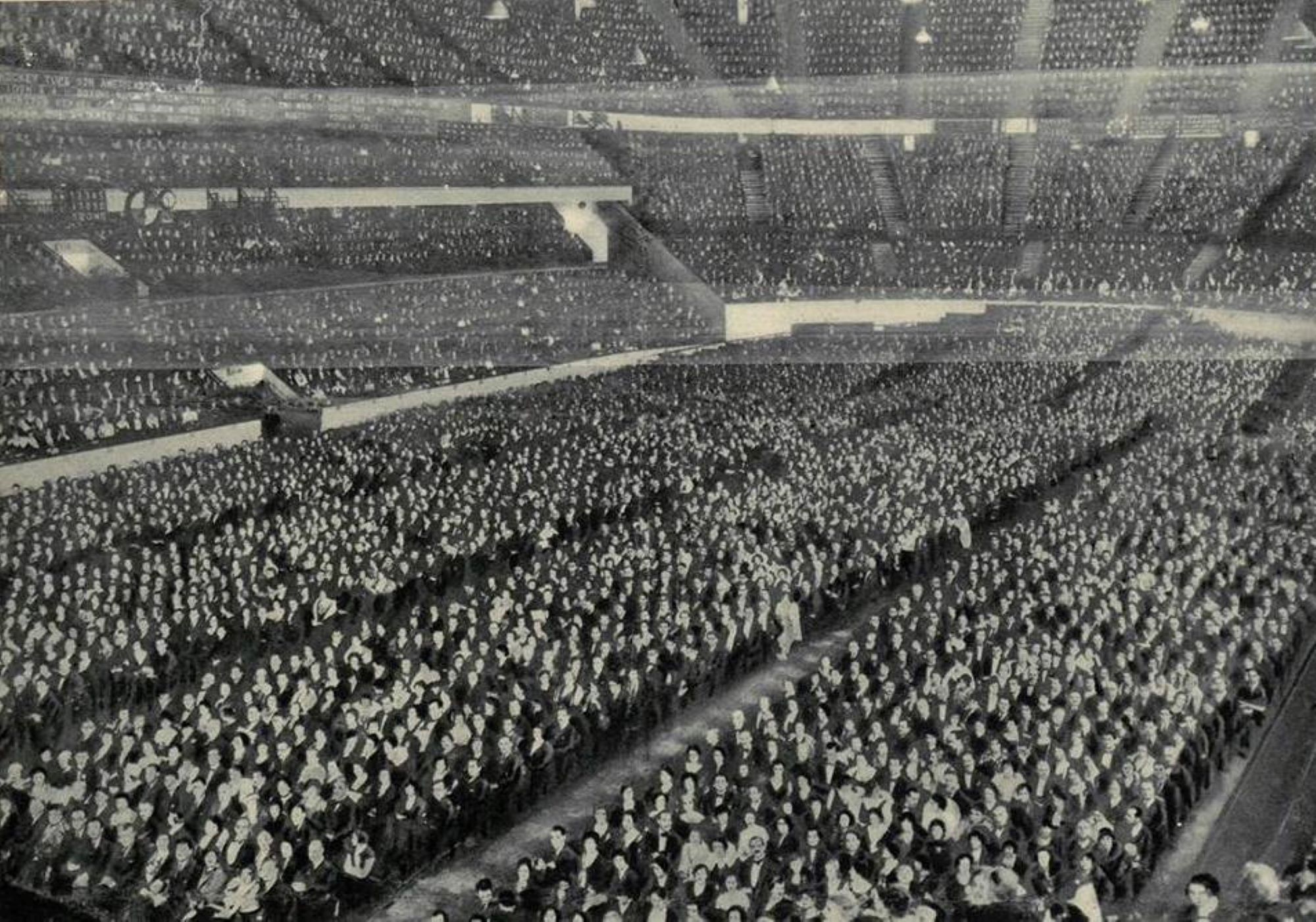 To zdjęcie robi wrażenie. Tłumy Amerykanów przybyły na koncert Polaka 1