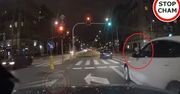 Szokujące zachowanie na drodze w Warszawie. Wyciągnął to i zaczął mu grozić
