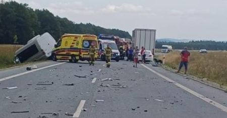 Wypadek szkolnego busa. Nie żyje jedna osoba