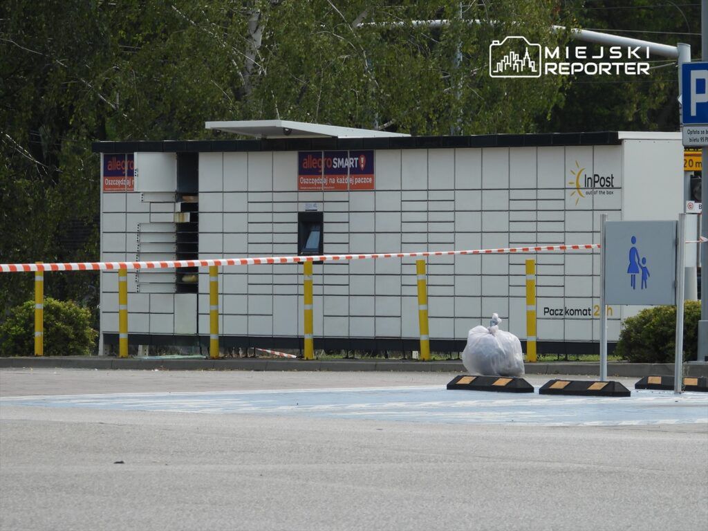 Warszawa: Paczkomat na Bródnie został zalany żrącą substancją