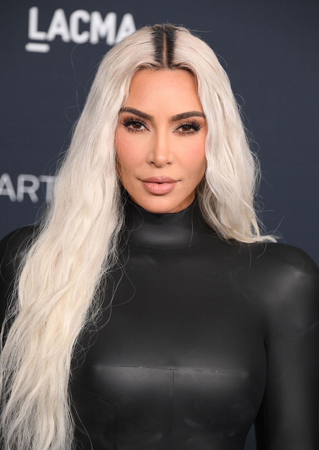 Kolekcja samochodów Kim Kardashian. Celebrytka ma na podjeździe modele warte krocie