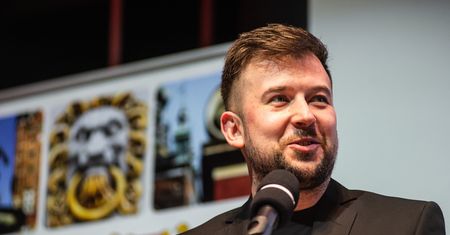 Koronawirus w Polsce. Nauczyciel roku 2018 Przemysław Staroń: szkoły muszą zostać zamknięte