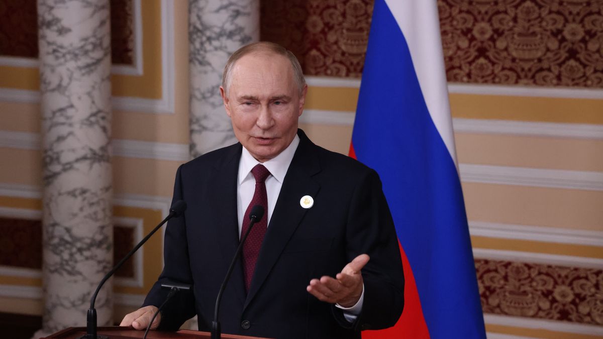 DUSHANBE, TAJIKISTAN - OCTOBER 10: (RUSSIA OUT) Russian President Vladimir Putin speaks during his press conference, on October 10, 2025 in Dushanbe, Tajikistan. Leaders of ex-Soviet States arrived to Tajikistan for the Summit of Commonwealth of Independent States (CIS). (Photo by Contributor/Getty Images)