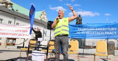 OPZZ chce emerytur stażowych. "Stop pracy aż do śmierci" pod Pałacem Prezydenckim
