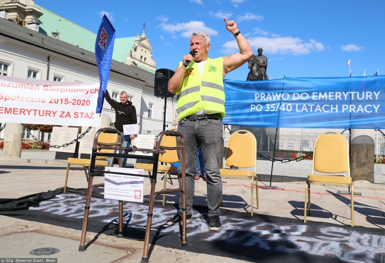 OPZZ chce emerytur stażowych. "Stop pracy aż do śmierci" pod Pałacem Prezydenckim