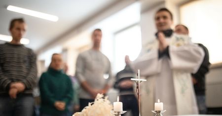 Zmierzch tradycyjnej kolędy. Polacy chcą rewolucji w relacjach z księdzem