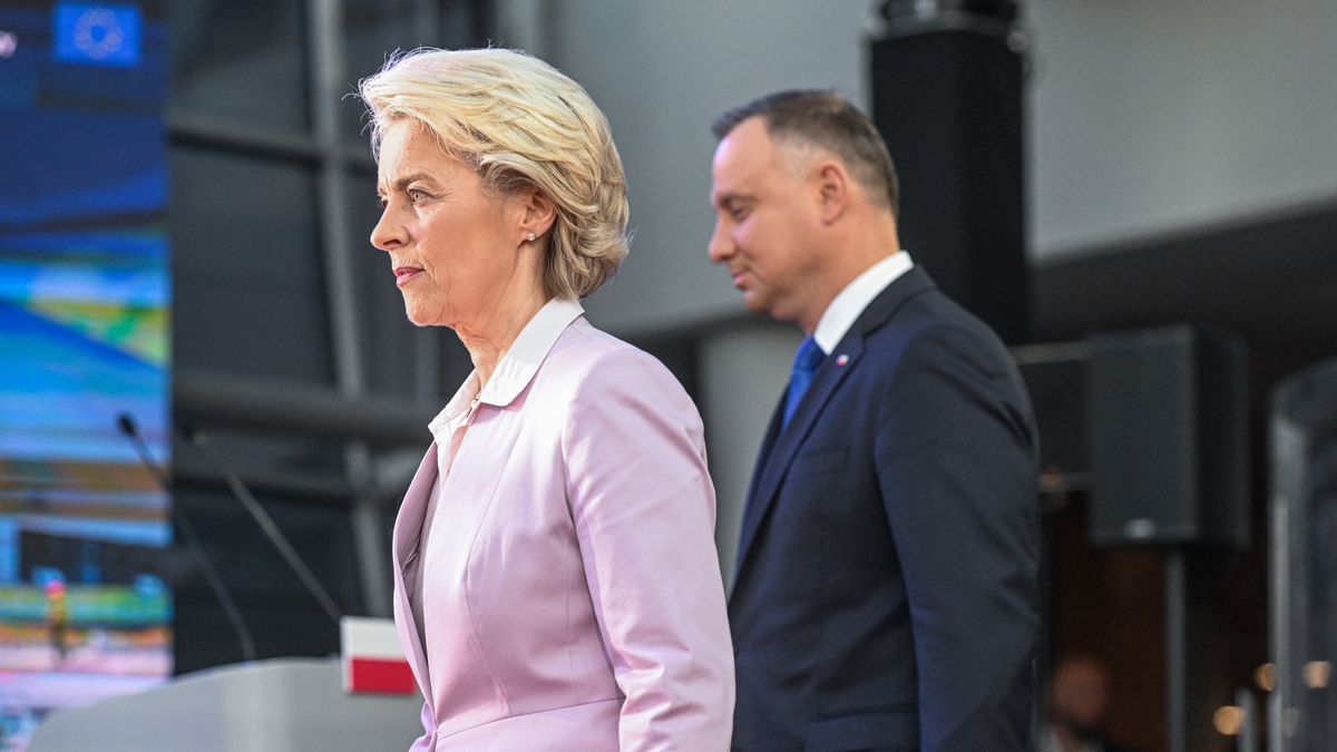 KONSTANCIN JEZIORNA, POLAND - JUNE 02: President of the Republic of Poland Andrzej Duda, Poland's Prime Minister, Mateusz Morawiecki and the President of the European Commission Ursula von der Leyen speak to the press after a meeting on June 02, 2022 in Konstancin Jeziorna, Poland. (Photo by Omar Marques/Anadolu Agency via Getty Images)
