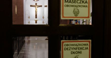 Spór o zamknięcie kościołów. Rzecznik KEP o słowach biskupa