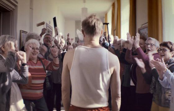 Były maratończyk bohaterem amatorskiej reklamy, która miała promować Adidasa (wideo)