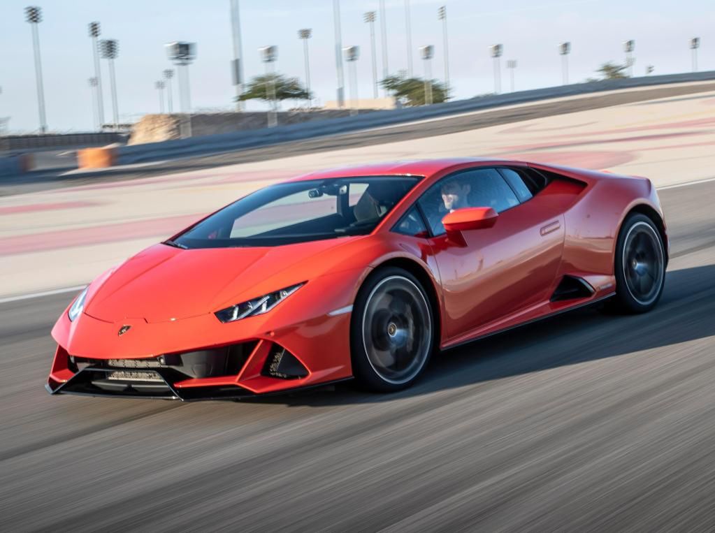 Kuba Wojewódzki chwali się pomarańczowym lamborghini. To 640-konny Huracán Evo