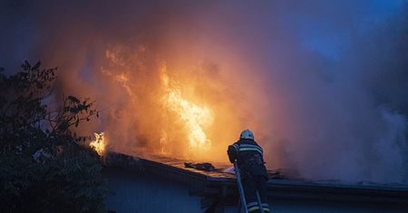 Była 5 rano. Budynek rosyjskiego wojska stanął w płomieniach