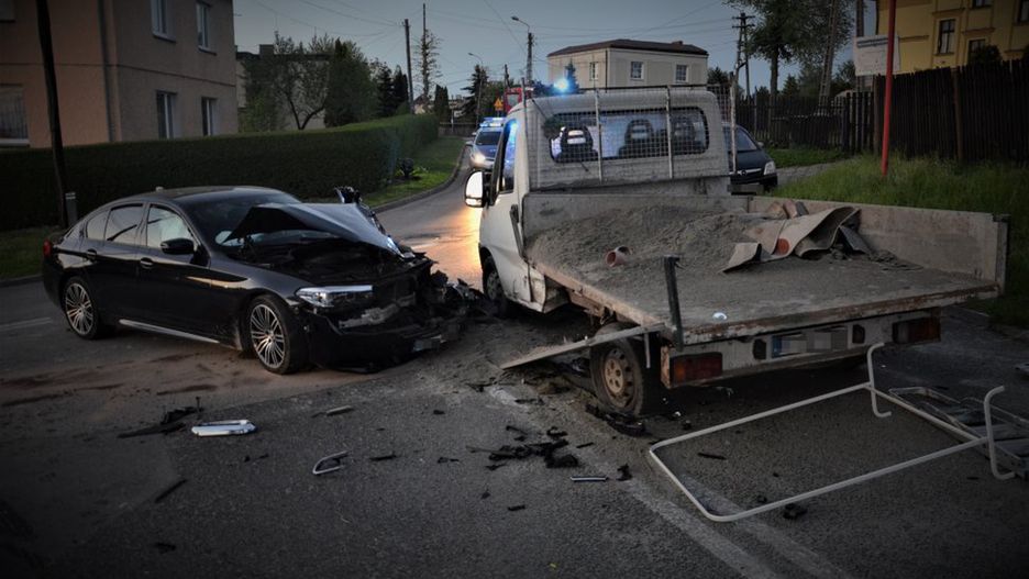 Mikołów. 39-laek podczas ucieczki uderzył w inny samochód.