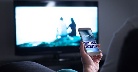 Imponują rozmiarem. Duże telewizory w niskich cenach